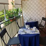 Sorrento Rooms Couette-café
